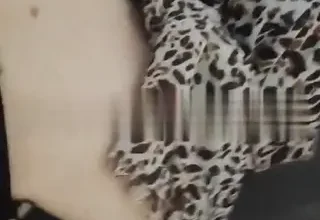 Leopar desenli türbanlıyı doggy sikiş